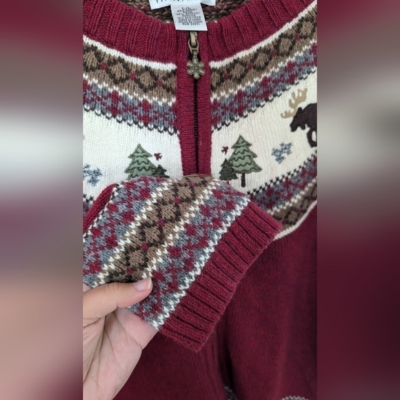HANNAH Red Green Embroidered Winter Theme Sweater Size Large - Picture 3 of 7